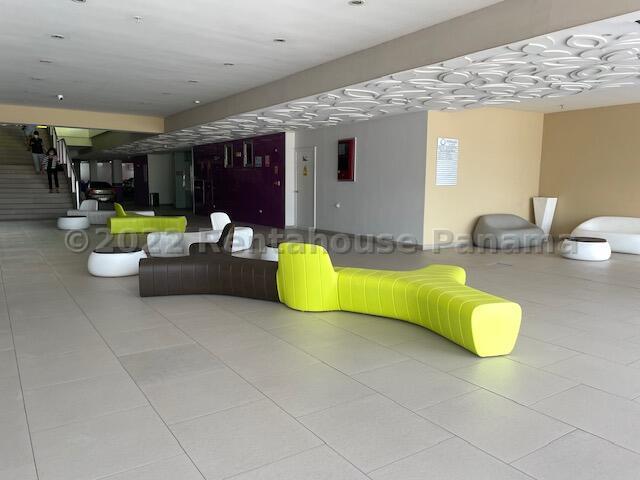 Commercial Property - Local Comercial en Av Omar Torrijos